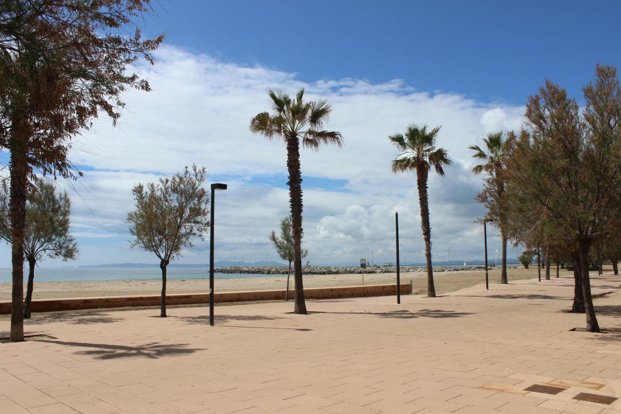 Beautiful Apartment In Front Of Beach, Pool, View Roses Exterior photo