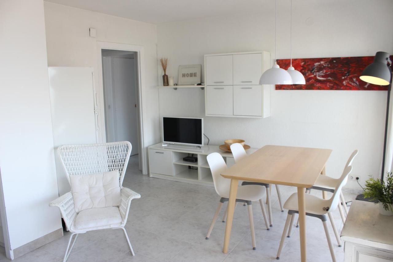 Beautiful Apartment In Front Of Beach, Pool, View Roses Exterior photo