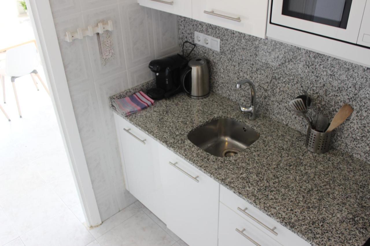 Beautiful Apartment In Front Of Beach, Pool, View Roses Exterior photo