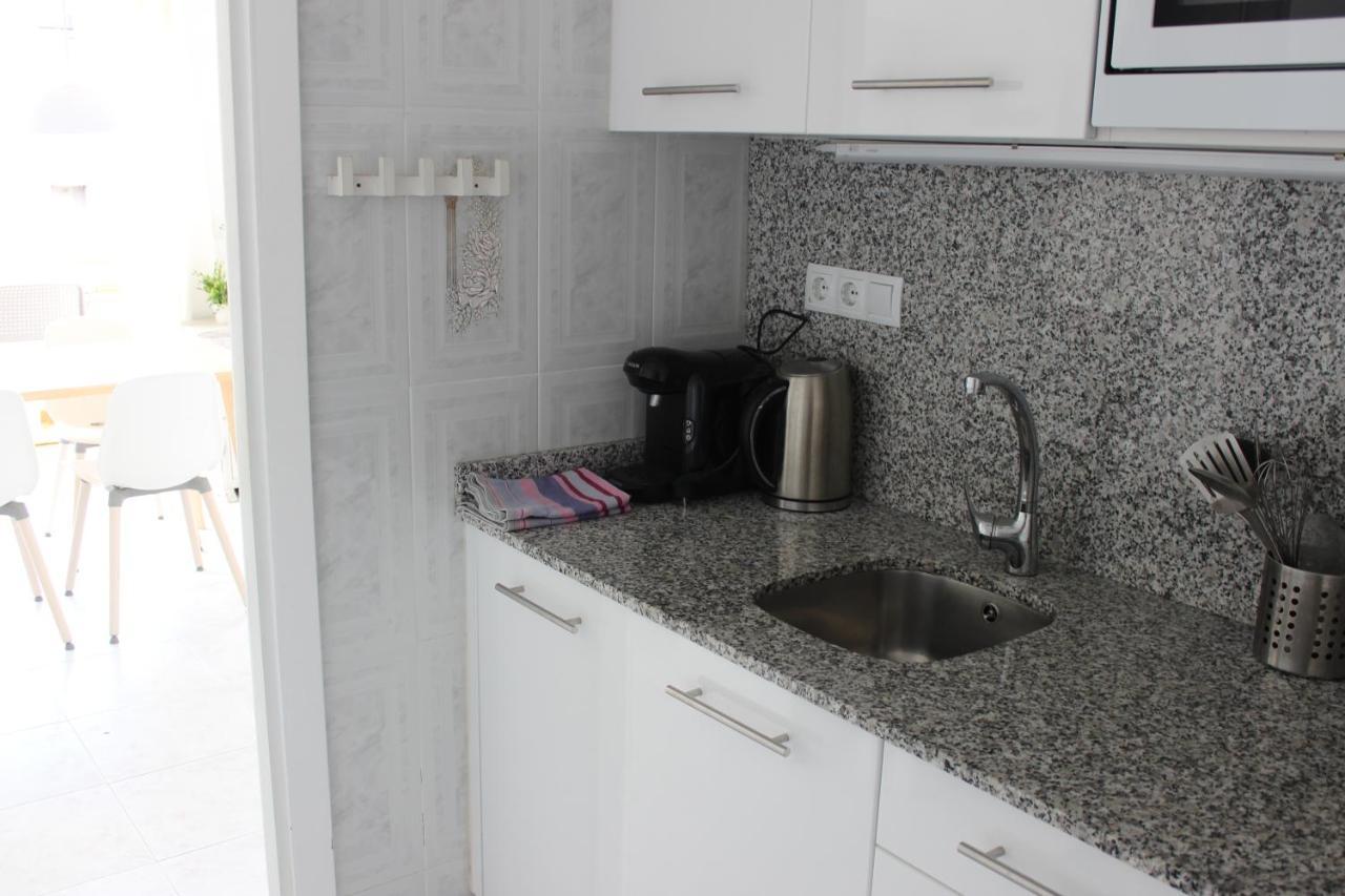 Beautiful Apartment In Front Of Beach, Pool, View Roses Exterior photo