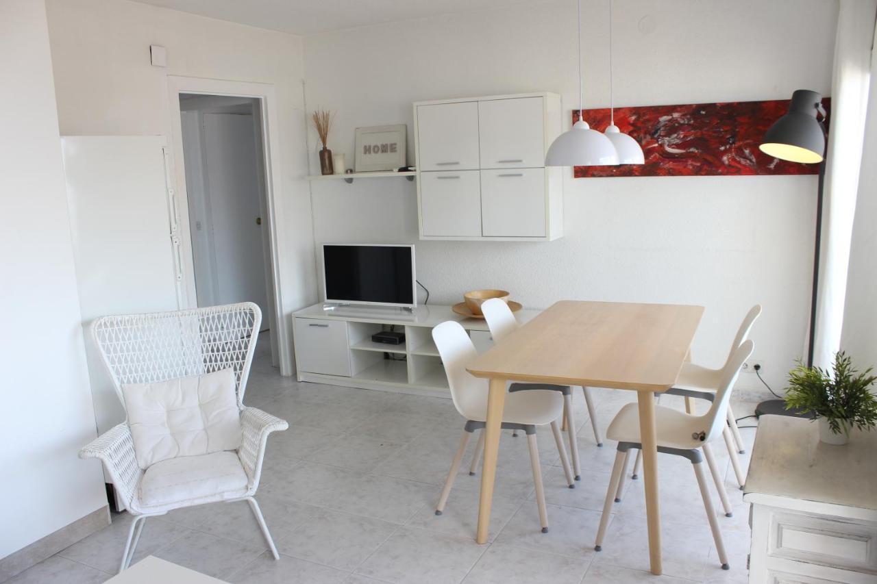 Beautiful Apartment In Front Of Beach, Pool, View Roses Exterior photo
